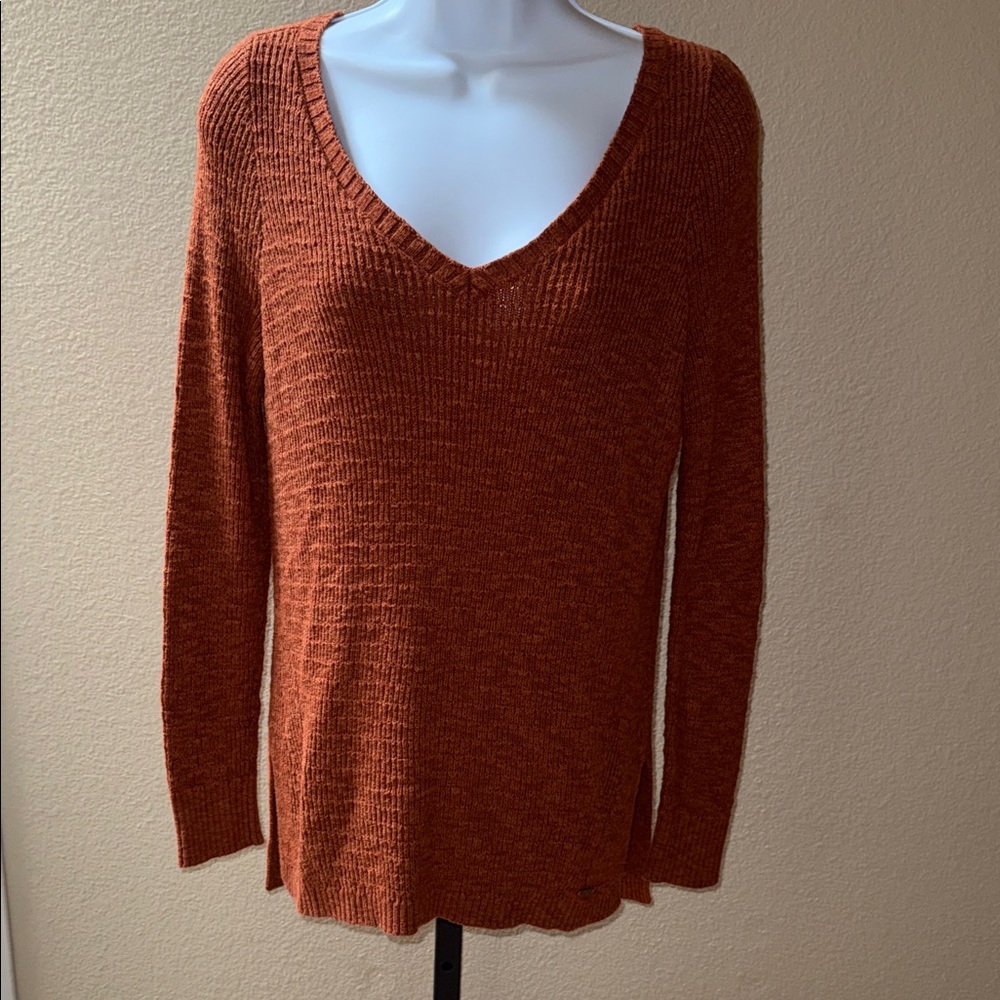 Hollister Women's V-Neck Knit Sweater in Warm Rust Women’s Size S